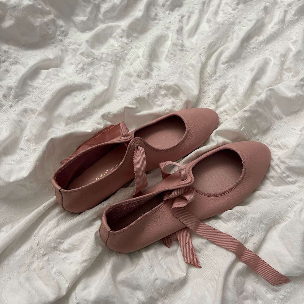 Intentionally Blank Pink ballet flats with bows
